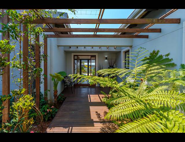 2 BEDROOM TOWNHOUSE FOR SALE IN SHAKAS ROCK